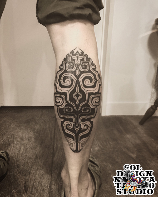 大須　タトゥー　トライバル